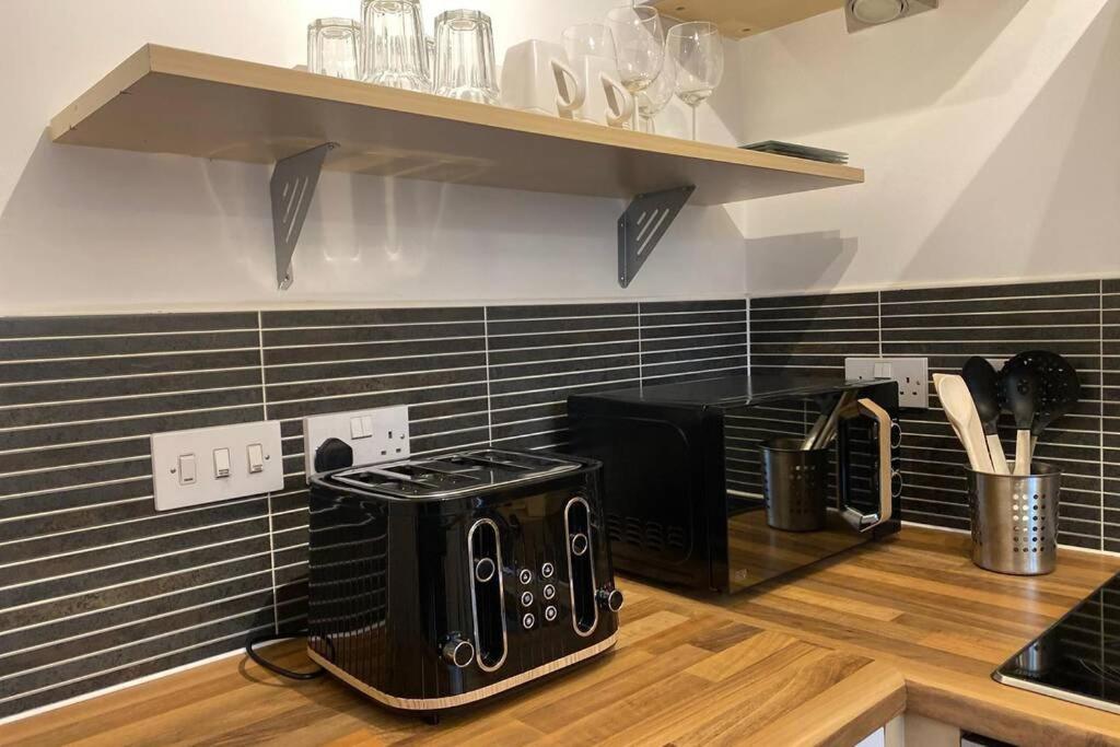 The Onyx Suite - 1 Bed Apartment W/ Free Parking カーディフ エクステリア 写真